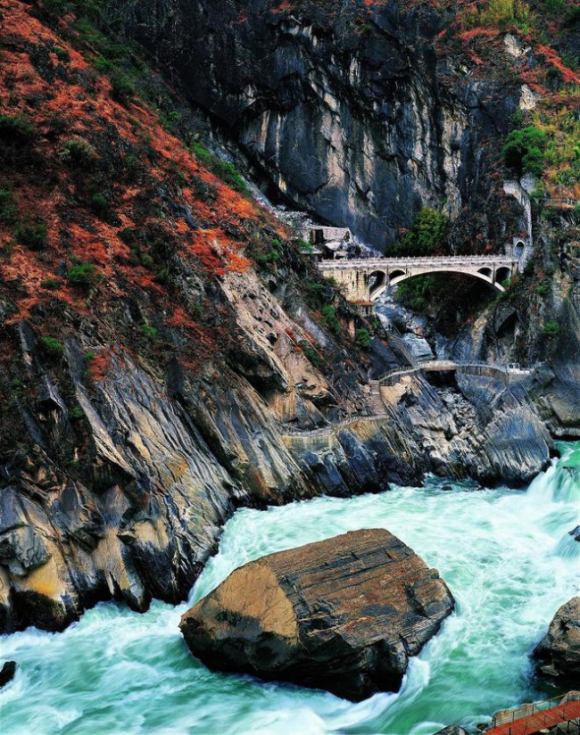 虎跳峽是哪個江？虎跳峽在云南哪個城市【徒步】