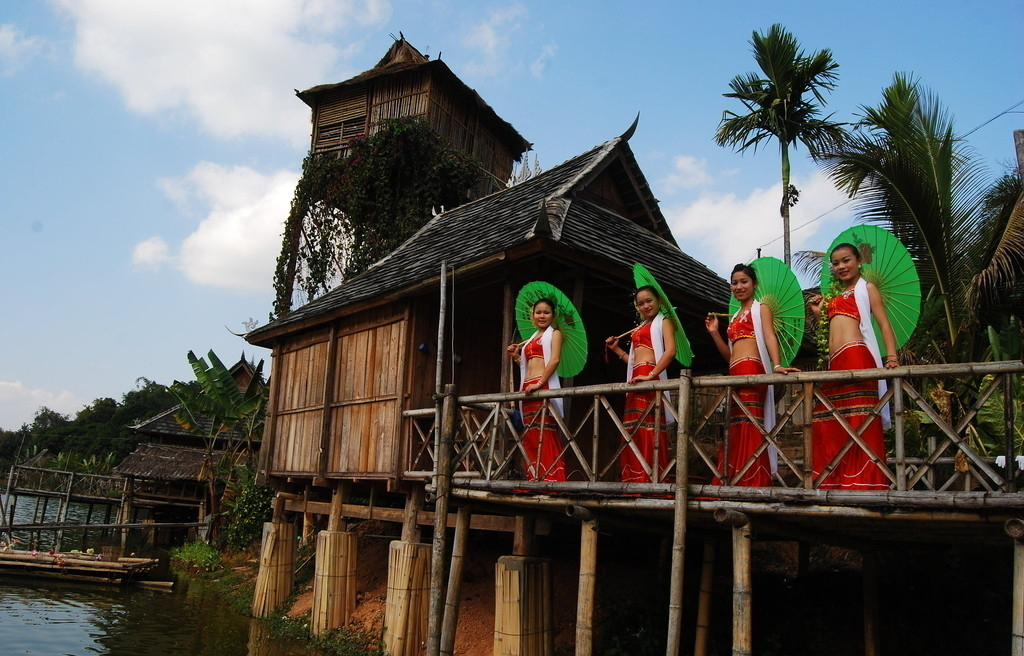 【昆明、西雙版納快巴旅游行程】 (4天3晚游)